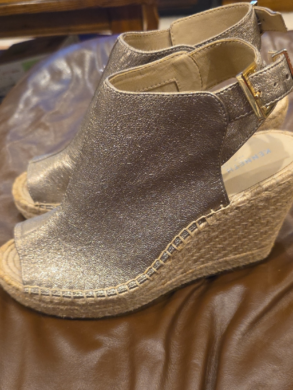 Kenneth Cole Olivia Metallic Gold Leather Espadrille Open-Toe Wedges Sz 10